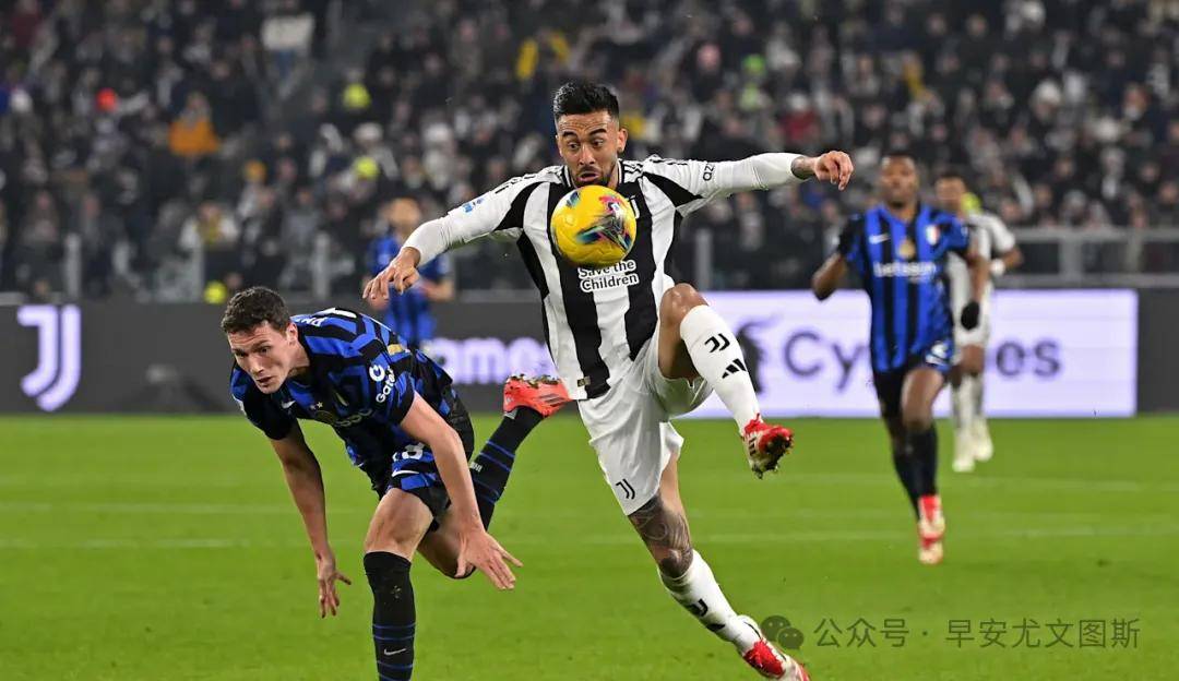 足球巨星在比赛中彰显出色表现,掌声雷动 足球巨星在比赛中彰显出色表现,掌声雷动