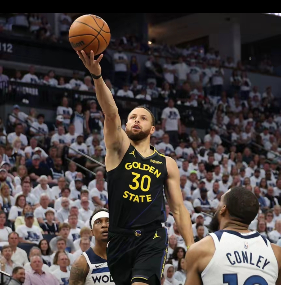 关于勇士绝杀国王，库里高光表现的信息