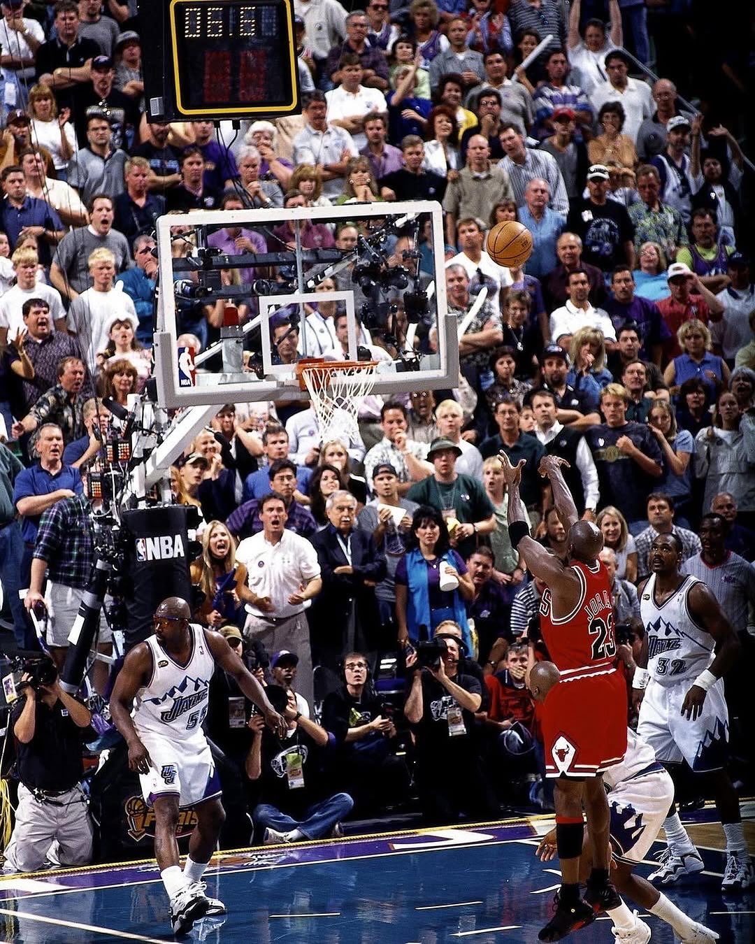 火箭鏖战公牛，莫兰特统治全场