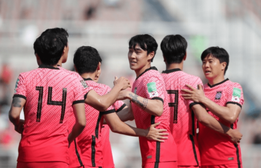 韩国队横扫泰国队，黄鸭组合扛起全队