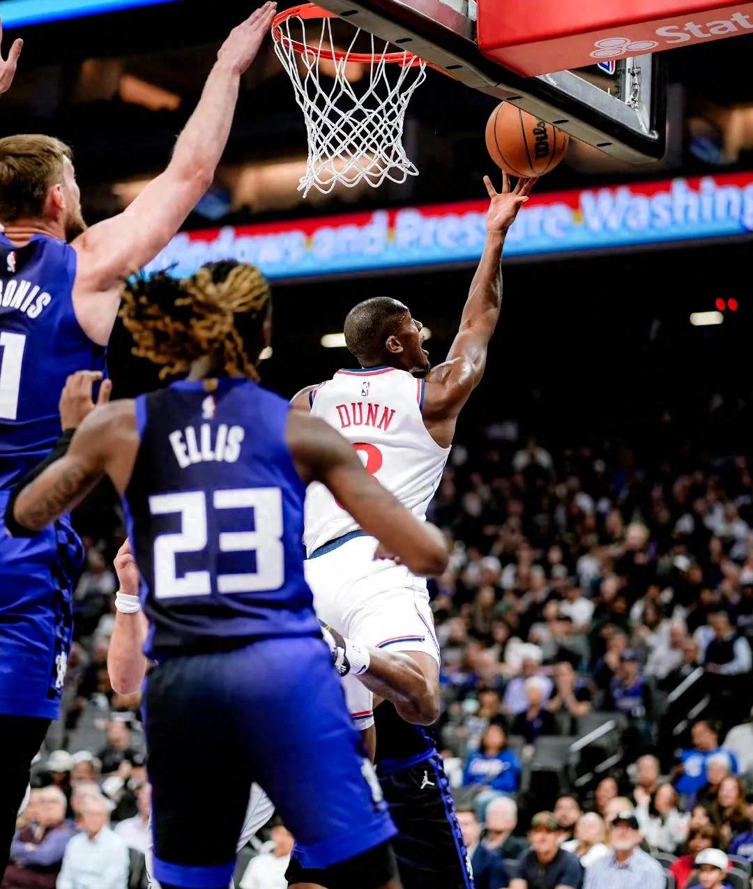 公牛力克76人,伦纳德带队取胜 公牛力克76人,伦纳德带队取胜