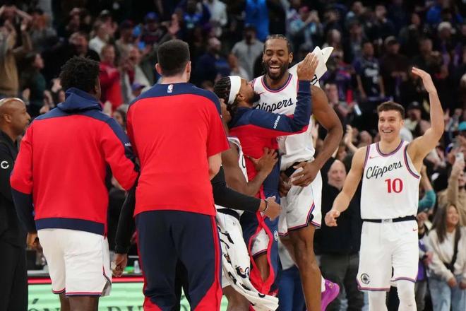 公牛力克76人,伦纳德带队取胜 公牛力克76人,伦纳德带队取胜