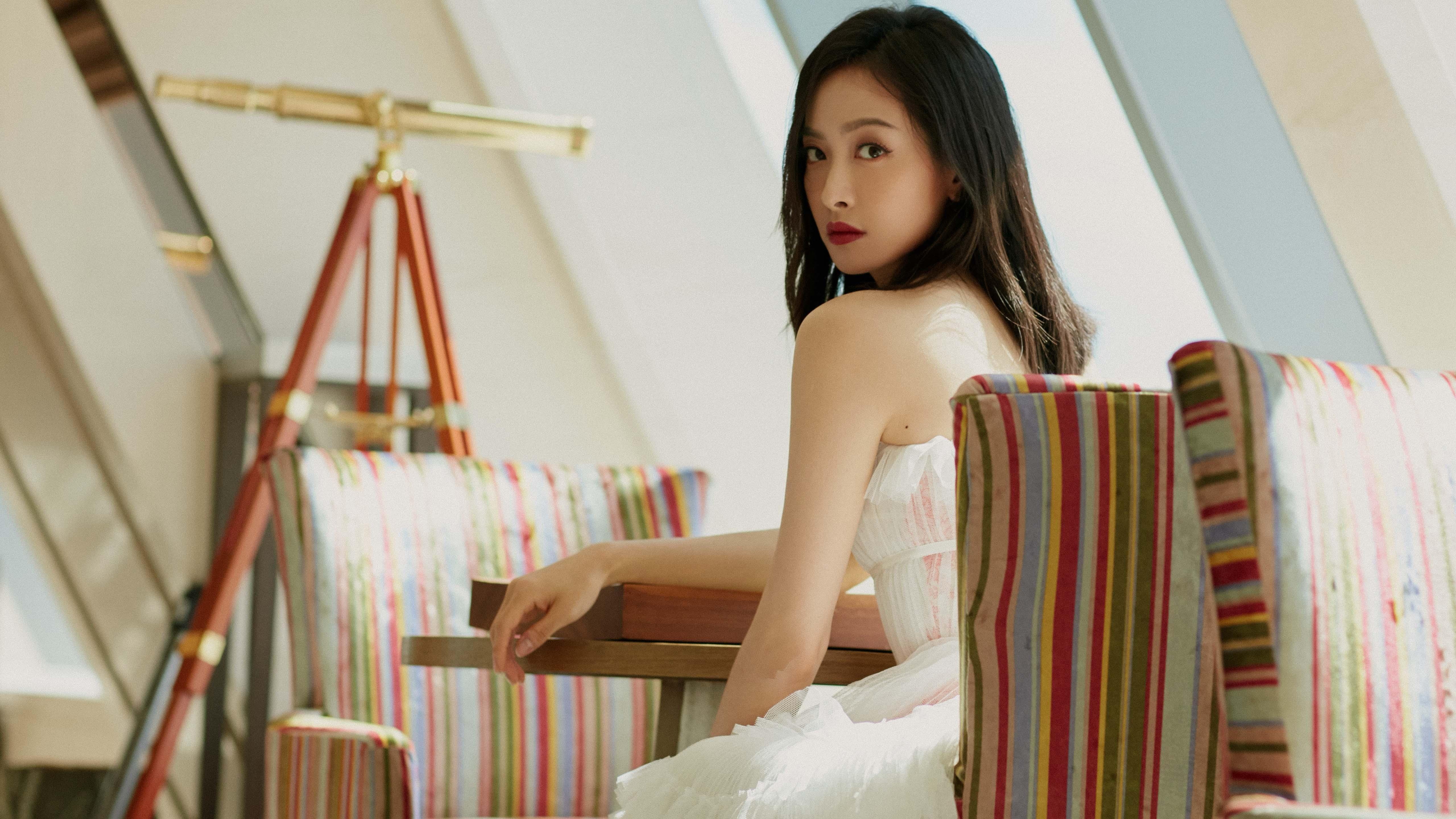 末节狂飙+死亡封盖!鹈鹕强行终结新疆主场金身,詹姆斯一战封神诠释何为关键先生